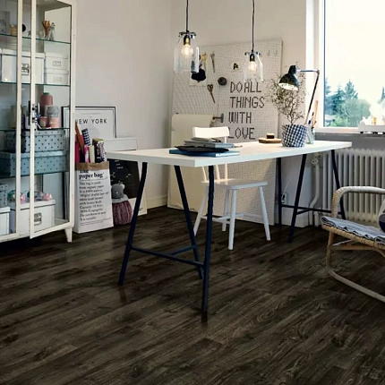 Фото - Виниловая плитка Pergo Optimum Modern plank Click Дуб сити черный