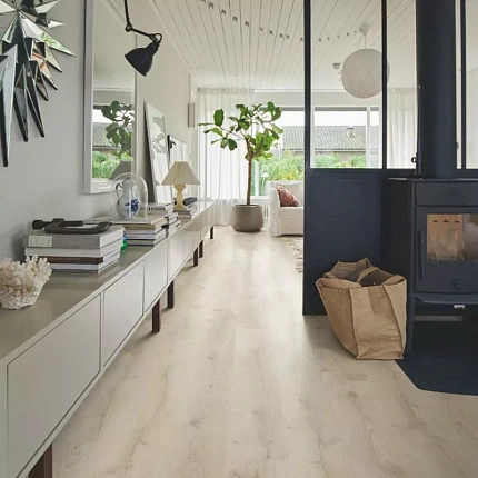 Фото - Виниловая плитка Pergo Classic Plank Optimum Click Дуб горный бежевый